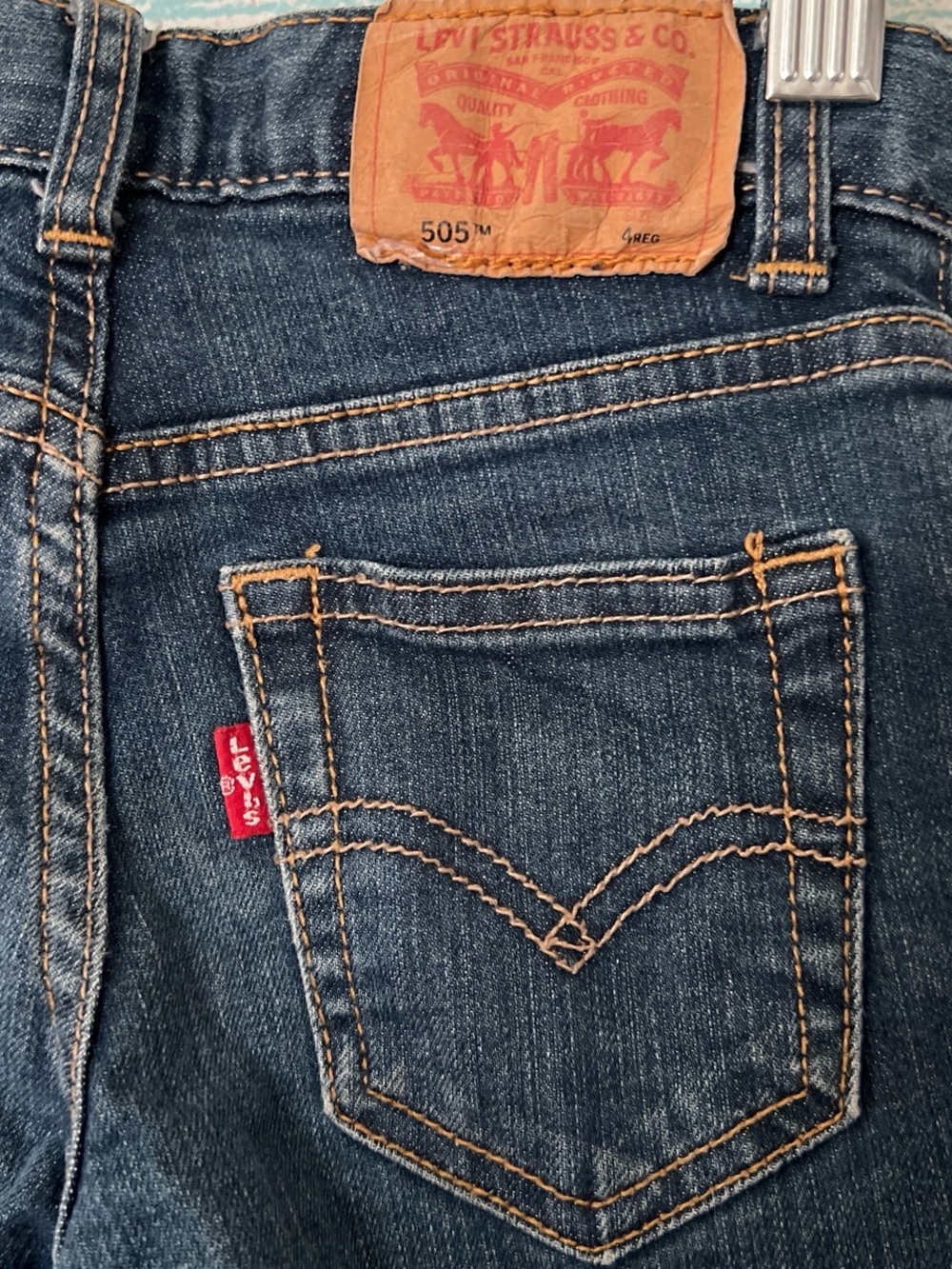 Levi's 505 kids size 4 Jeans in Dark Blue Denim EUC slight stretch for comfy fit
